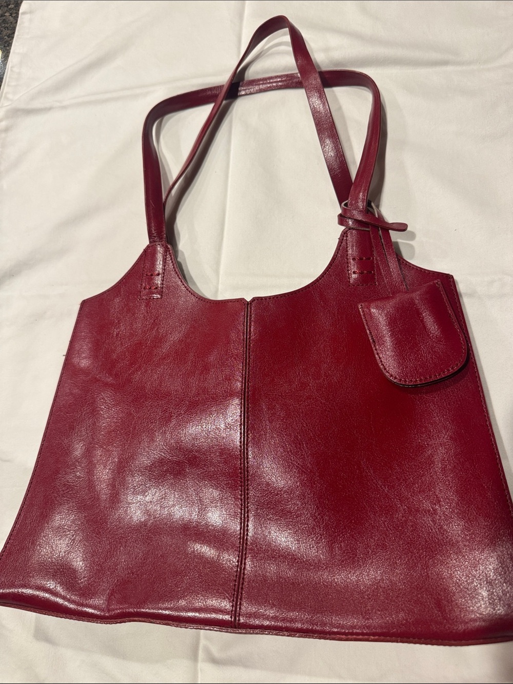 1993 Vintage Alfani Women’s Red Leather Tote Bag - Sleek Everyday Shoulder Bag